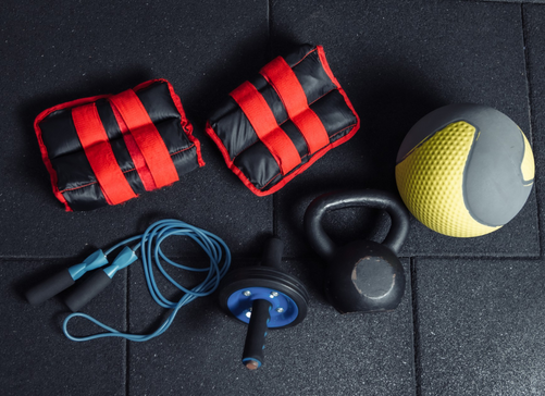 «🏋️‍♂️ Βασικός Εξοπλισμός Γυμναστηρίου για Μικρούς Χώρους»